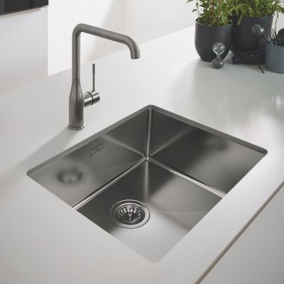 Zestaw Grohe K700U zlewozmywak stalowy Brushed Hard Graphite z baterią kuchenną Essence (31574AL1, 30270AL0)