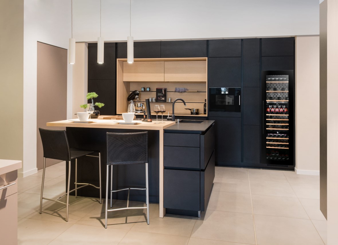 Avintage chłodziarka do wina 97 butelek do zabudowy AVI98AC3ZI