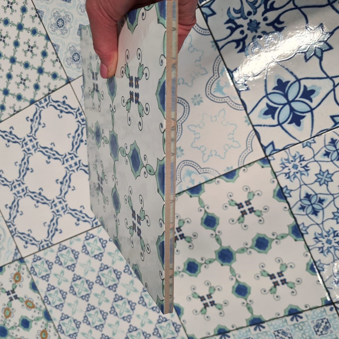 Savoia Vietri Decoro Blue Mix Lucido dekor ścienno-podłogowy 22x22 cm biało-niebieski